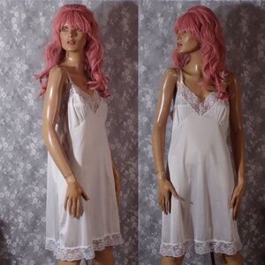 Vintage 70s Dress Slip Size Medium M/L 1970s Retro White Nylon Lace Nightie
